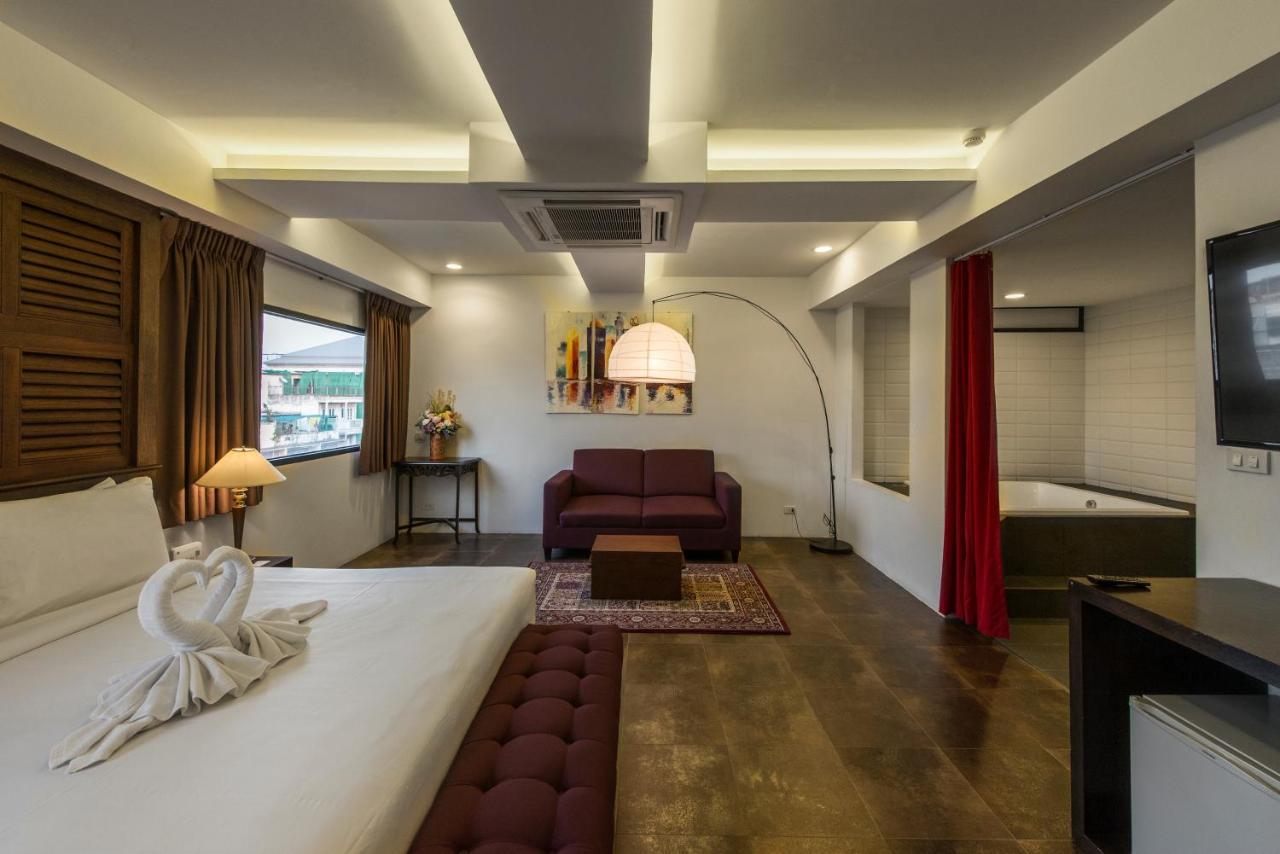 Suite Bathtub