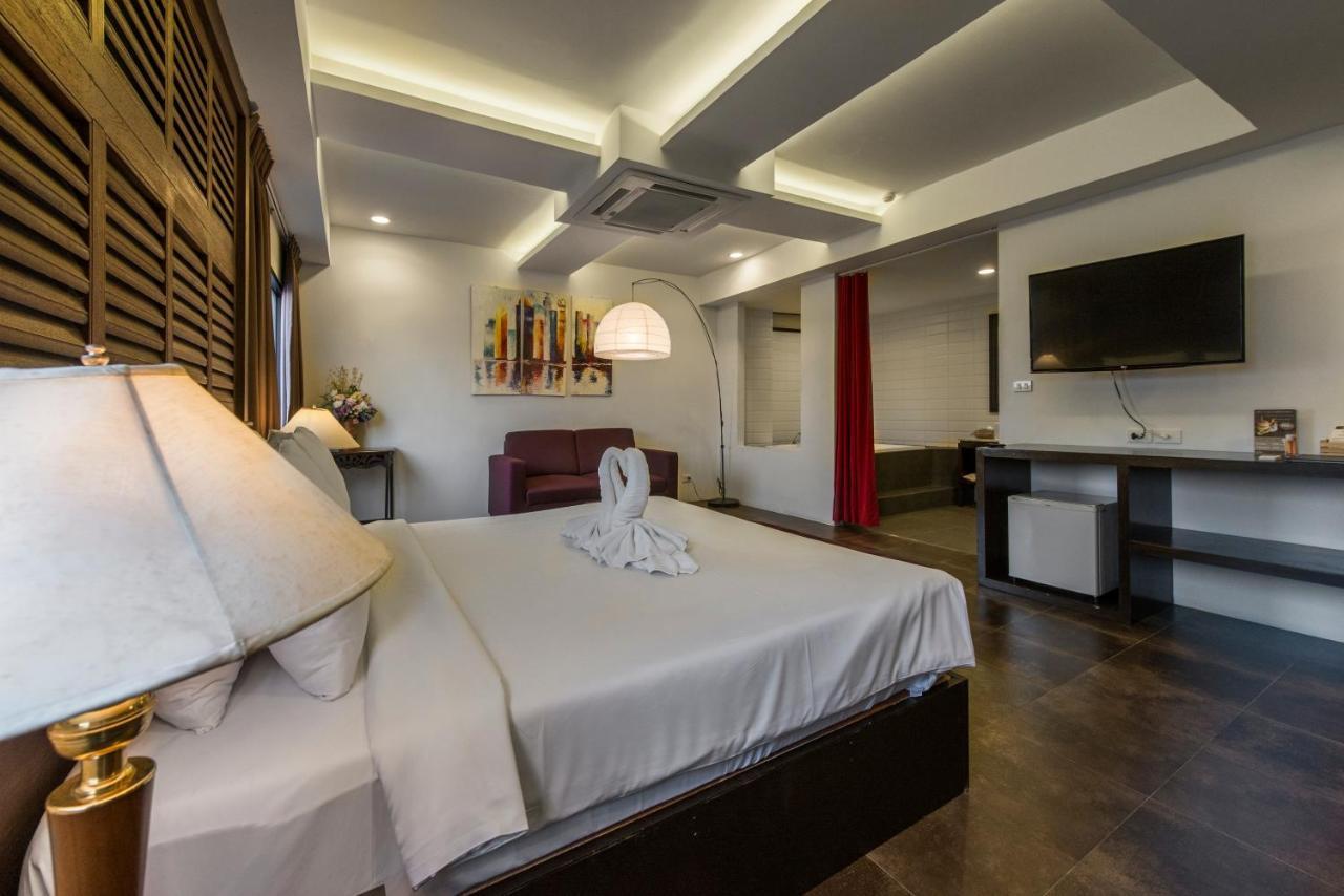 Suite Bathtub