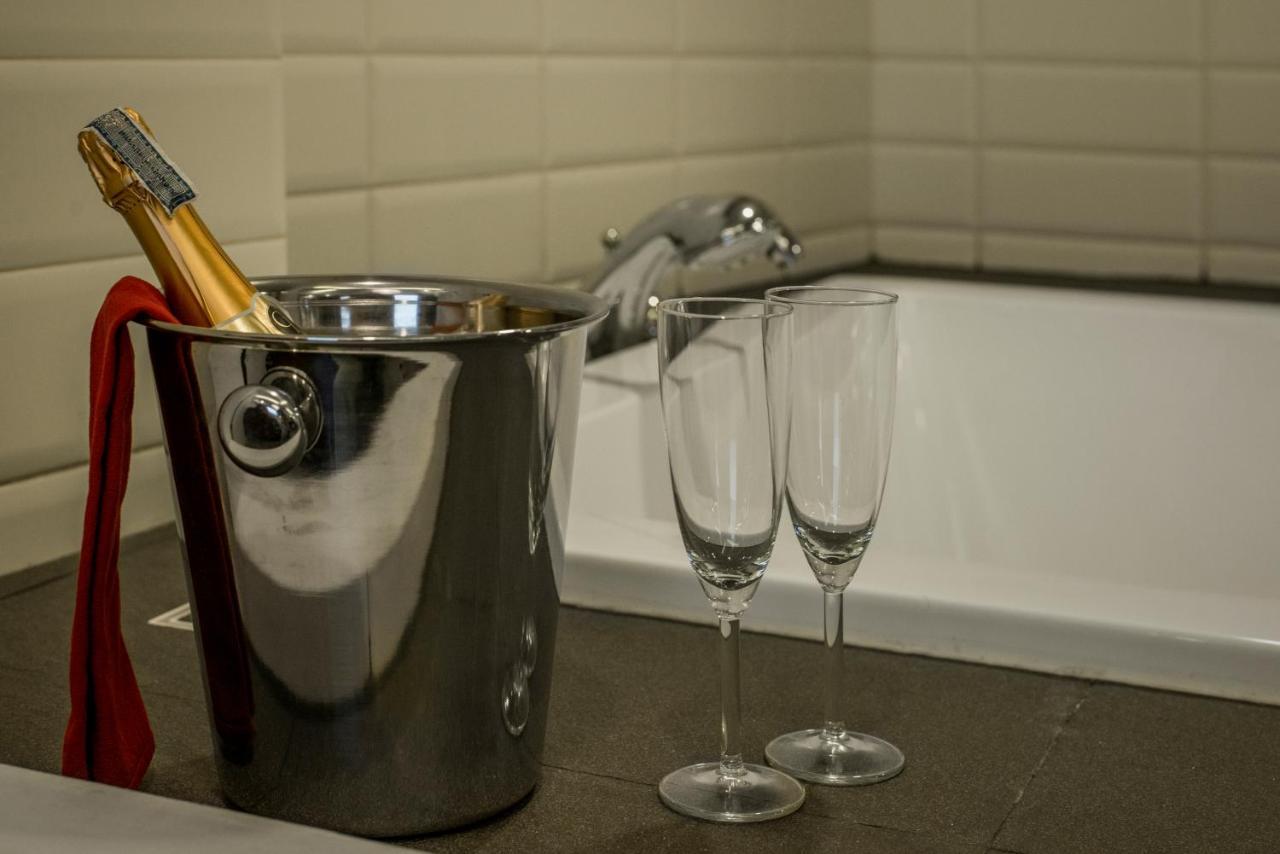 Suite Bathtub